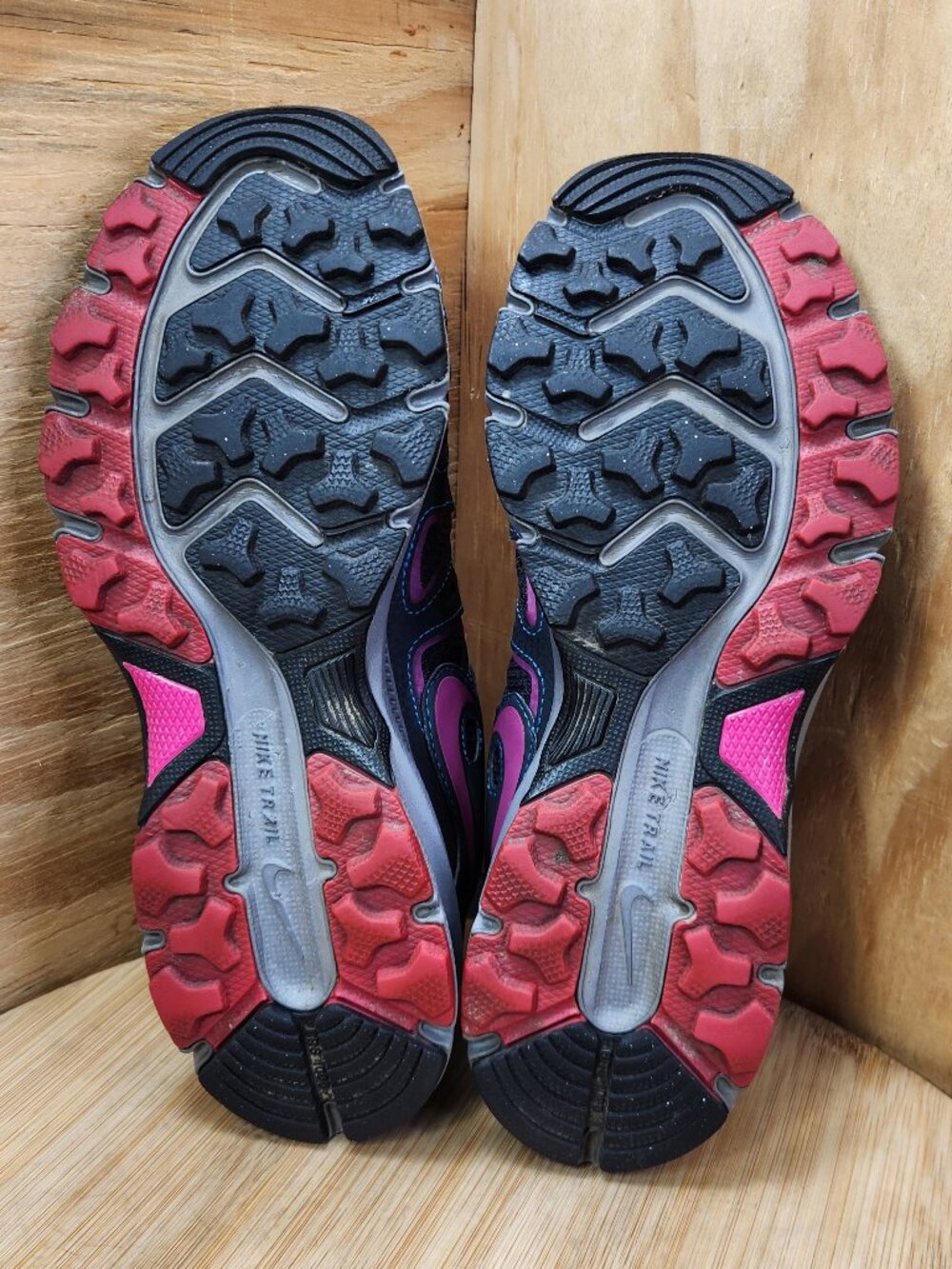 Nike Alvord 10 Womens Gray Trail Running Shoes Sneakers Size 9 - Picture 9 of 10